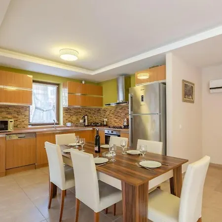 Deniz Ve Doga Manzarali 4+2 Dilara Villa Göcek