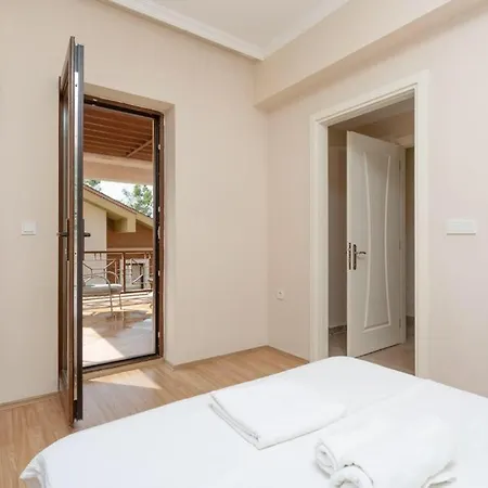 Villa Deniz Ve Doga Manzarali 4+2 Dilara